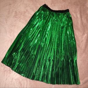 💚 Offers Welcome! Pleated green skirt